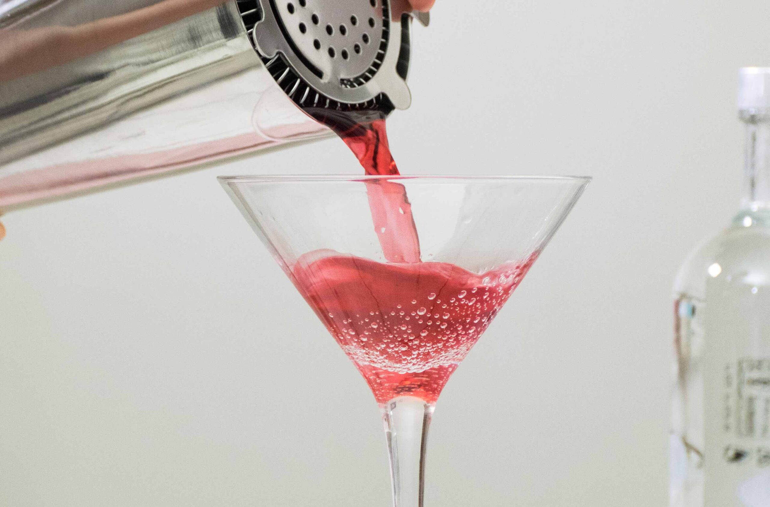 Video Recipe: The Perfect Cosmopolitan – Alberg Os de Balaguer